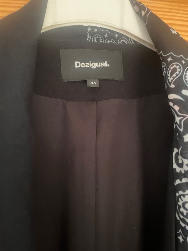 Chaqueta blazer Desigual con pañuelo T.46