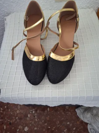 Zapatos de baile negros y dorados sin estrenar