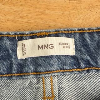 Pantalón vaquero Mango con rotos