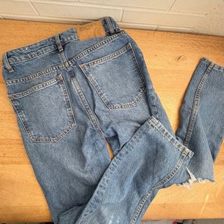 Pantalón vaquero Mango con rotos