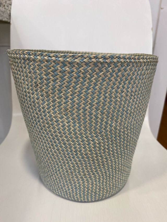 Cesta de bambú y mimbre