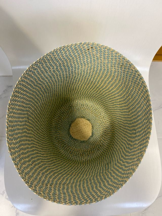 Cesta de bambú y mimbre