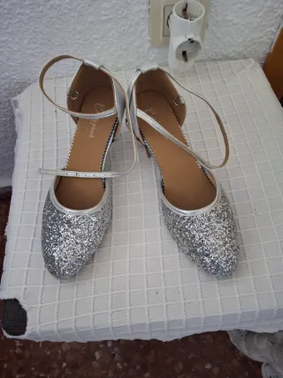 Zapatos de baile plateados sin estrenar