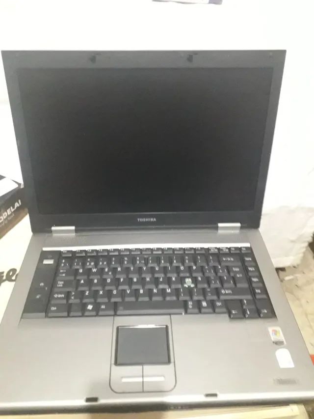 Portátil Toshiba Plata y Negro no power lead