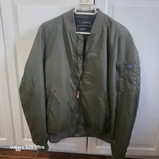 Cazadora Bomber Pull&Bear Verde