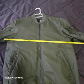 Cazadora Bomber Pull&Bear Verde