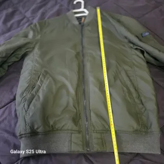 Cazadora Bomber Pull&Bear Verde