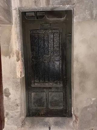 Puerta madera antigua cristal esmerilado con buzón