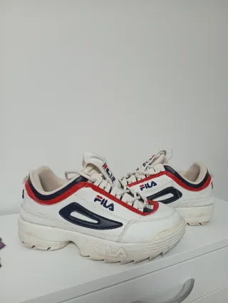 Zapatillas Fila blancas y azules