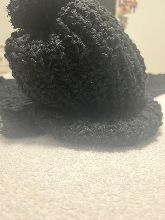 Gorro y bufanda tejido negro