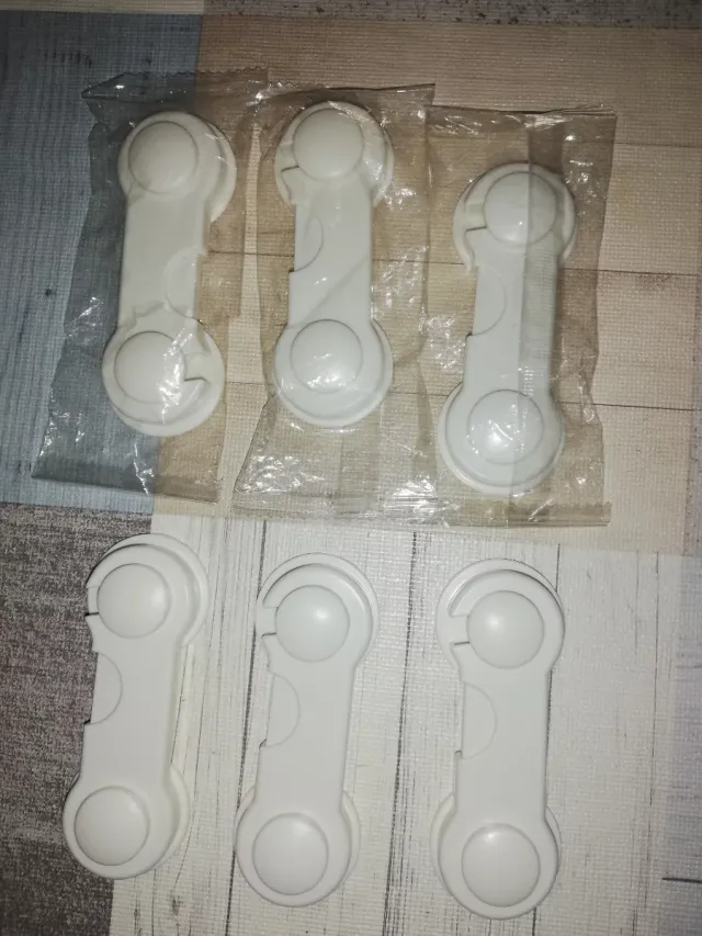 Cierres de seguridad y Protectores esquinas mesa