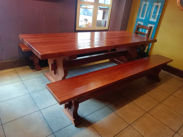 Mesa grande rústica de madera