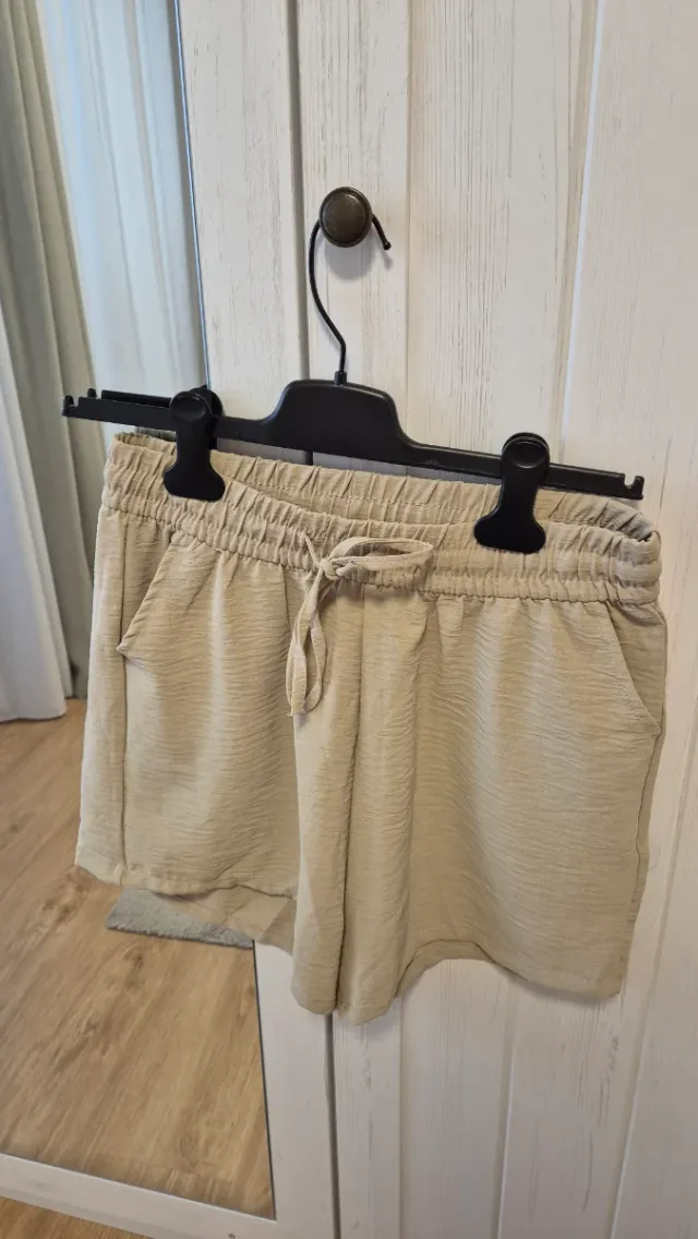 Pantalón corto beige