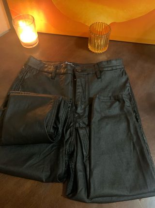 Pantalón cuero Elástico Stradivarius