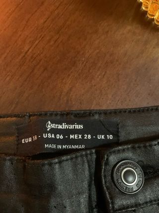 Pantalón cuero Elástico Stradivarius