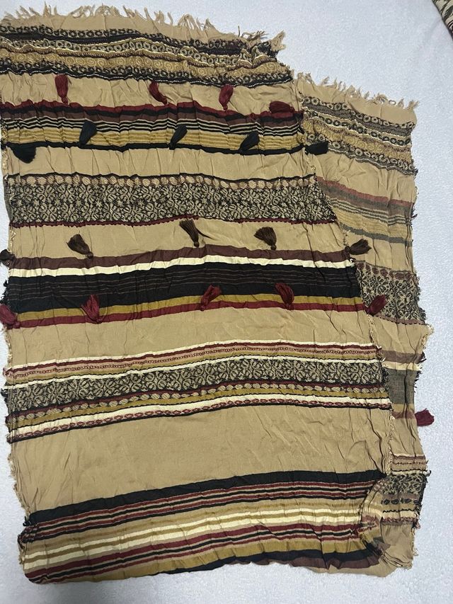 Pañuelo fular estampado beige y marrón