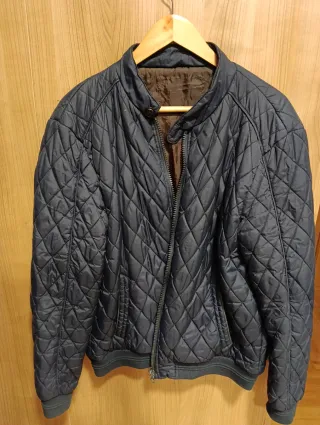 Cazadora acolchada azul