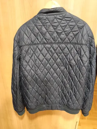 Cazadora acolchada azul