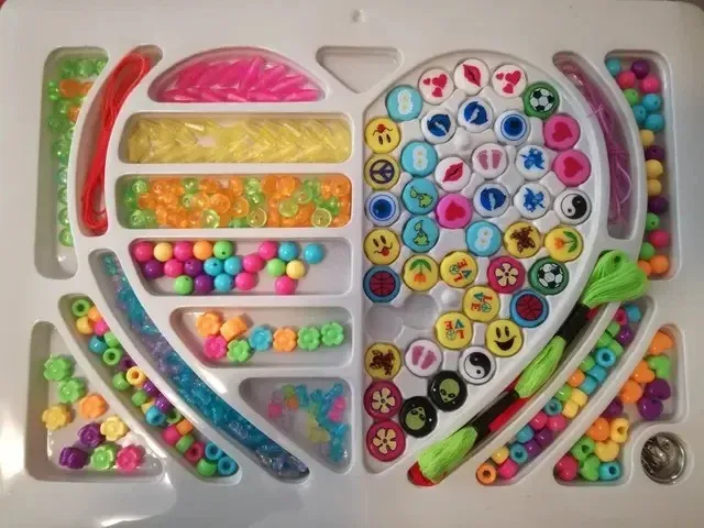 Juego crear pulseras y collares Love Beads