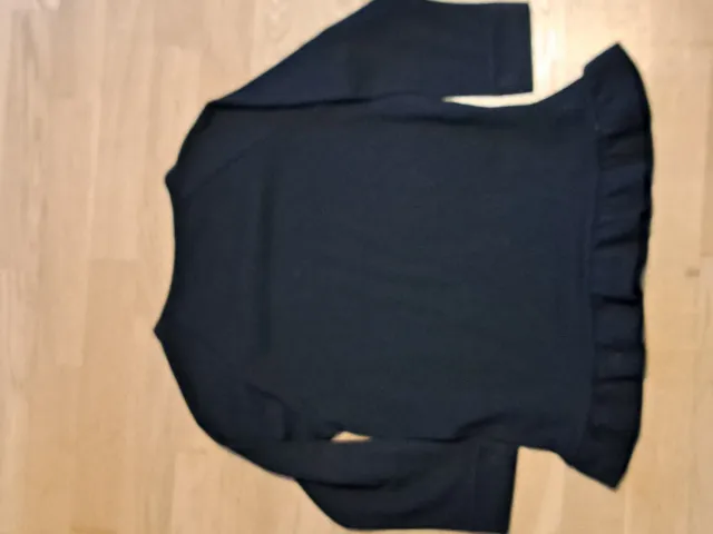 Camiseta negra con aplique de cartas