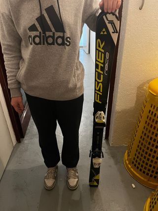 sci discesa con bastoncini leki