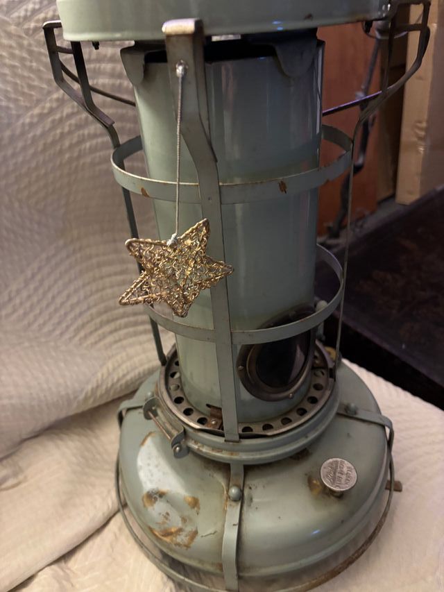 Estufa antigua decorativa de latón