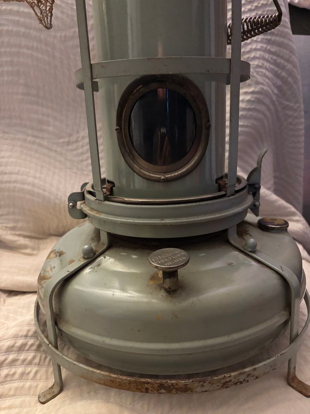 Estufa antigua decorativa de latón