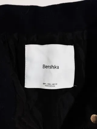 Chaqueta universitaria Bershka azul y marrón