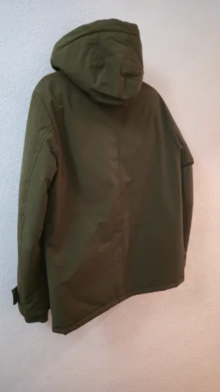 Casaco impermeável verde caqui