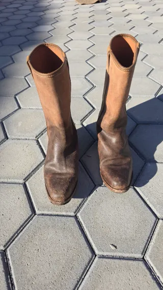 Botas de couro castanhas