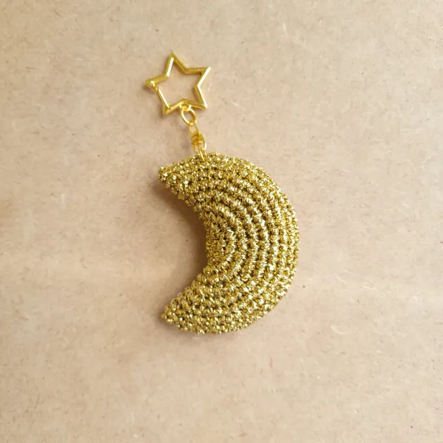 Llavero Luna Dorada con Gato Azul