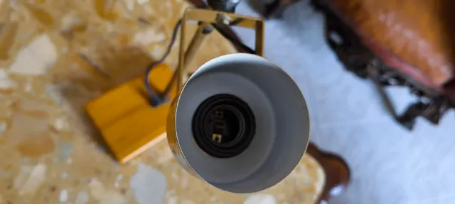 Lampada da tavolo vintage legno e ottone.