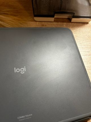 Logitech Combo Touch Teclado iPad Air 11 pulgadas