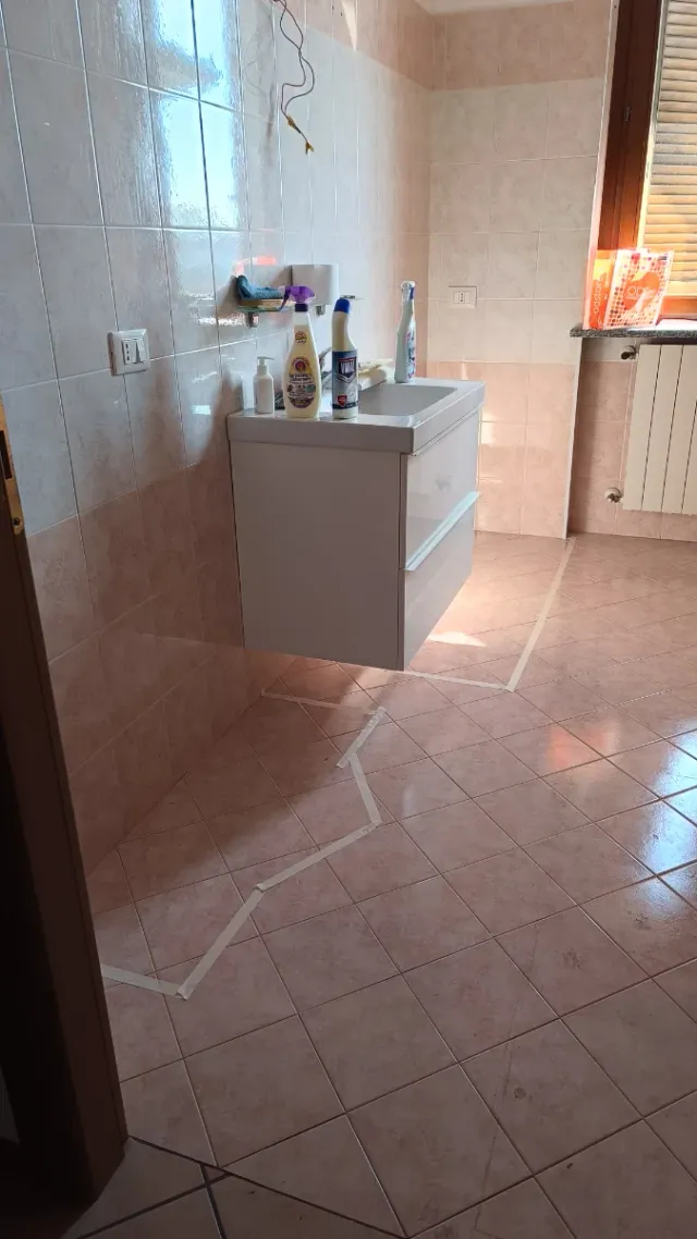 Mobile bagno sospeso bianco