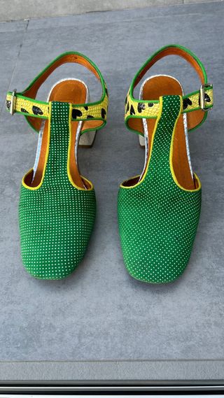 Sandalias BELLE HARI verdes lunares de piel.