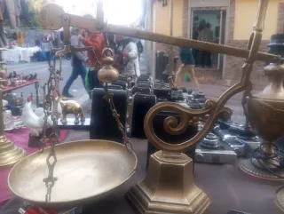 Balanza de bronce antigua