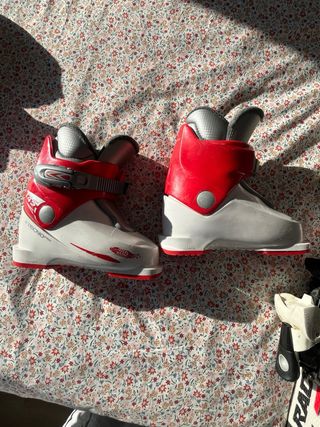 Botas Niños de esquí 228mm y esquís Atomic 80mm