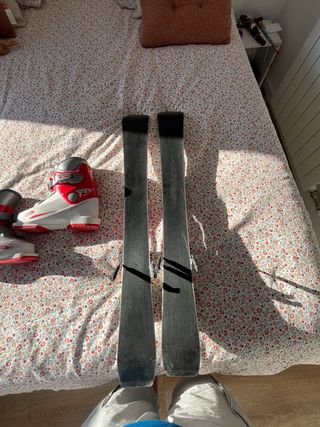 Botas Niños de esquí 228mm y esquís Atomic 80mm