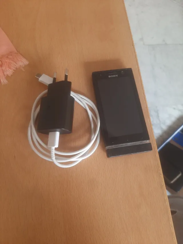 Sony Móvil Negro + Cargador