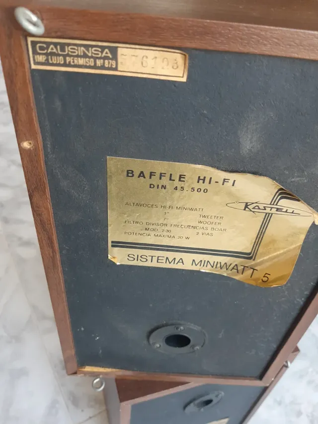 Altavoces Kastell Negro/Marrón