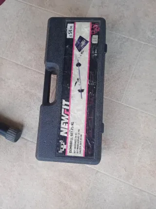 Banco de pesas con pesas