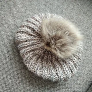 Gorro de lana con pompón