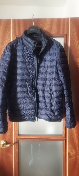 Cazadora de plumas Emidio Tucci azul marino.