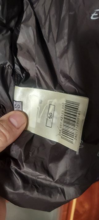 Cazadora de plumas Emidio Tucci azul marino.