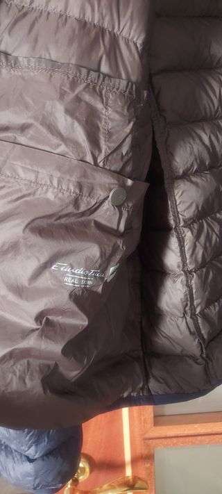 Cazadora de plumas Emidio Tucci azul marino.