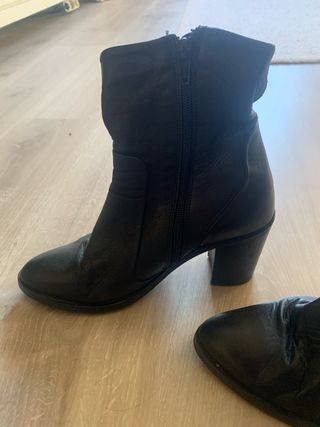 Botines de piel negros muy cómodos, talla 39