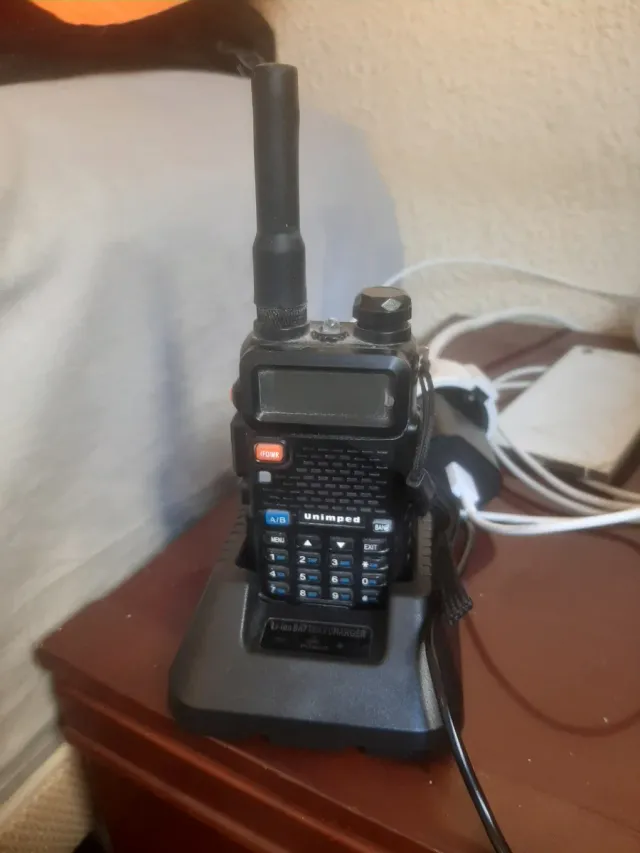 Walkie Talkie Unimped con Base Cargador