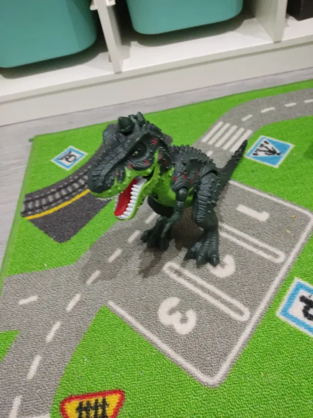 Dinosaurio T-Rex con sonido, movimiento y fuego