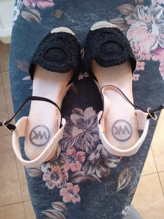 Sandalias Michael Kors Beige y Negras