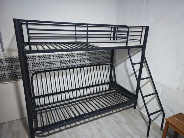 Litera con sofá cama debajo